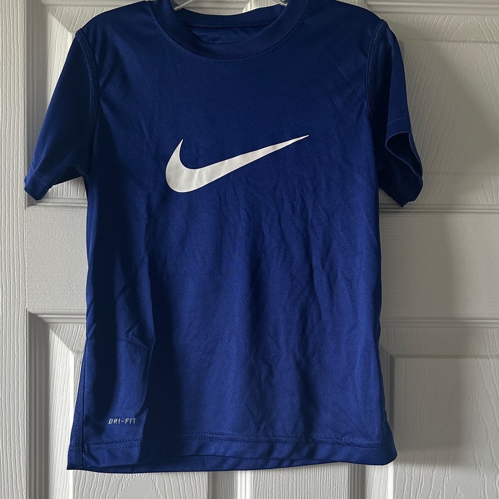 Nike Kids Short Sleeve Tee in Deep Blue